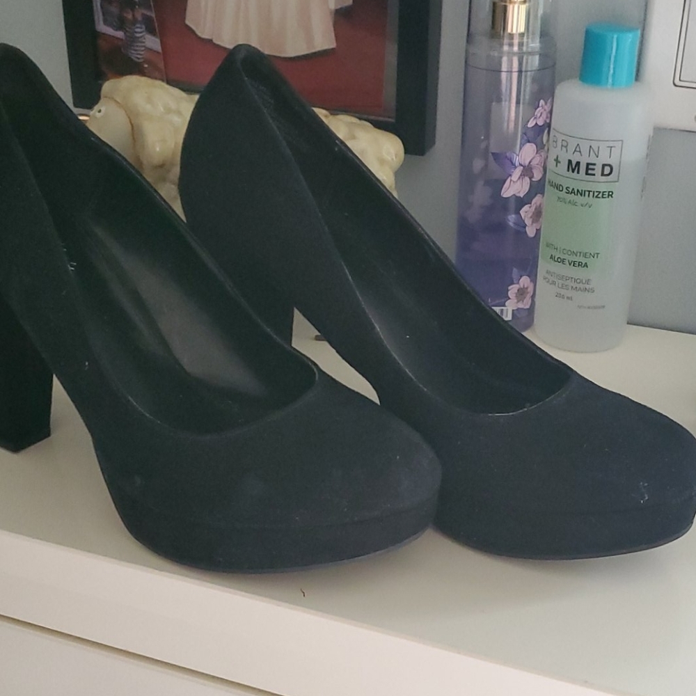 High heel shoes.. velvety